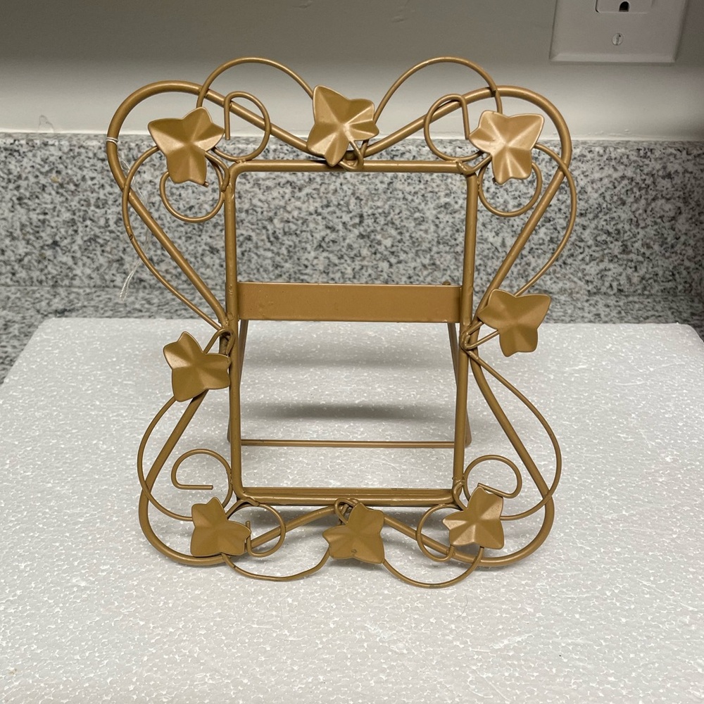 NWOT Gold Metal Heart-Shape Pic Frame W/Ivy Lear/Vines-Cover Glass not included